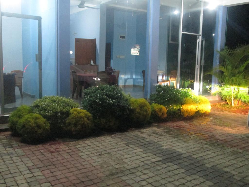 Hotel Kiyara Dambulla Exterior photo
