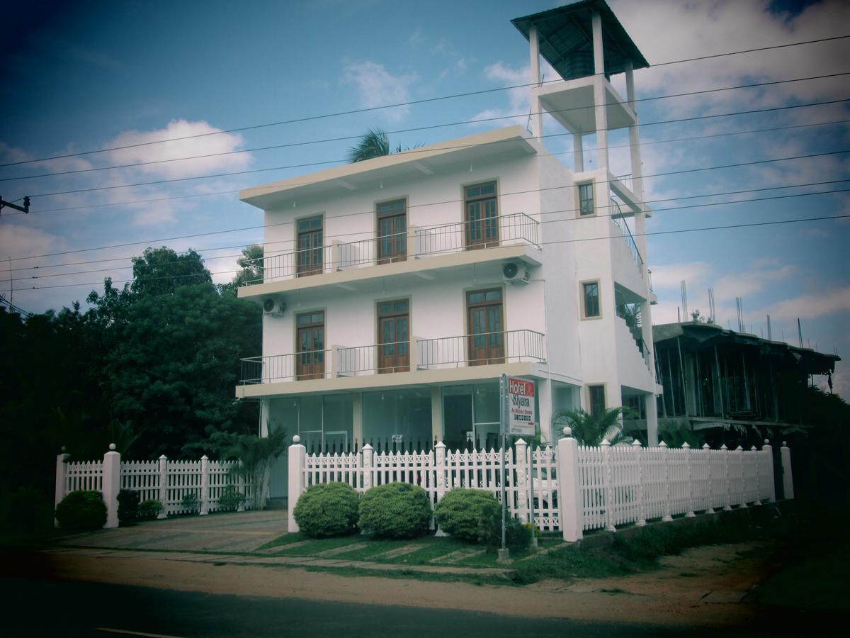 Hotel Kiyara Dambulla Exterior photo