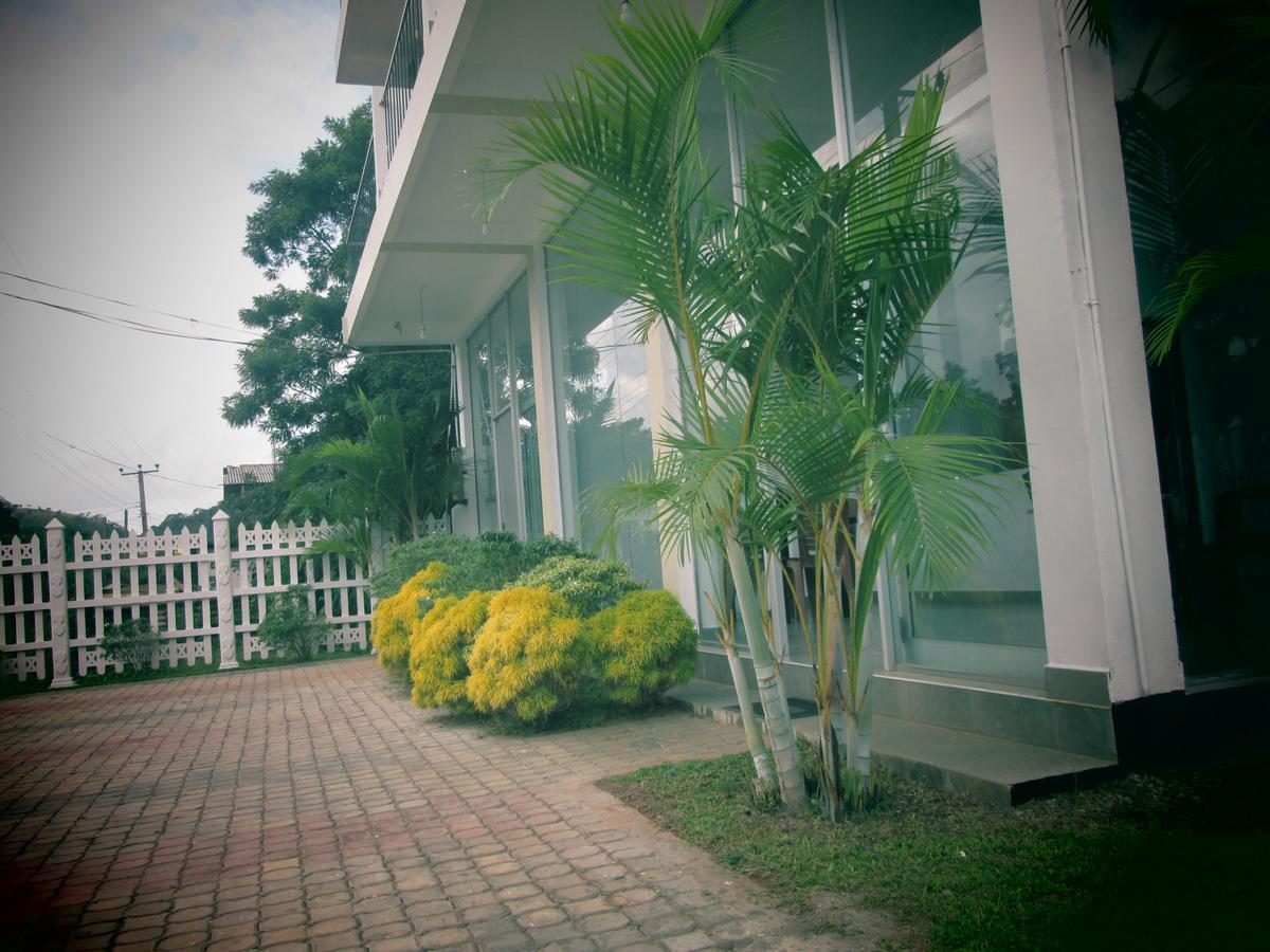 Hotel Kiyara Dambulla Exterior photo