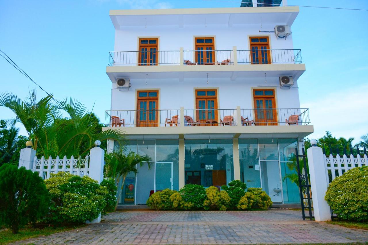 Hotel Kiyara Dambulla Exterior photo
