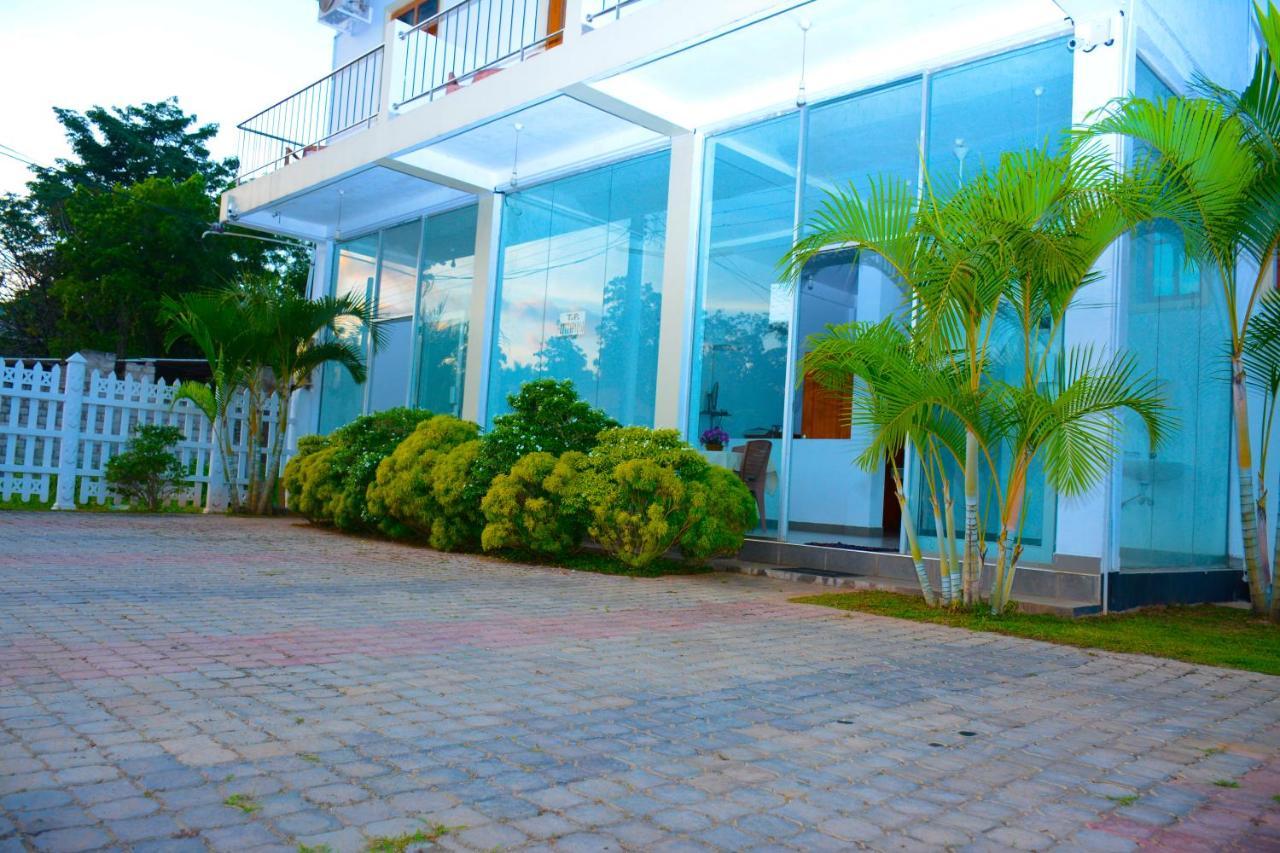 Hotel Kiyara Dambulla Exterior photo