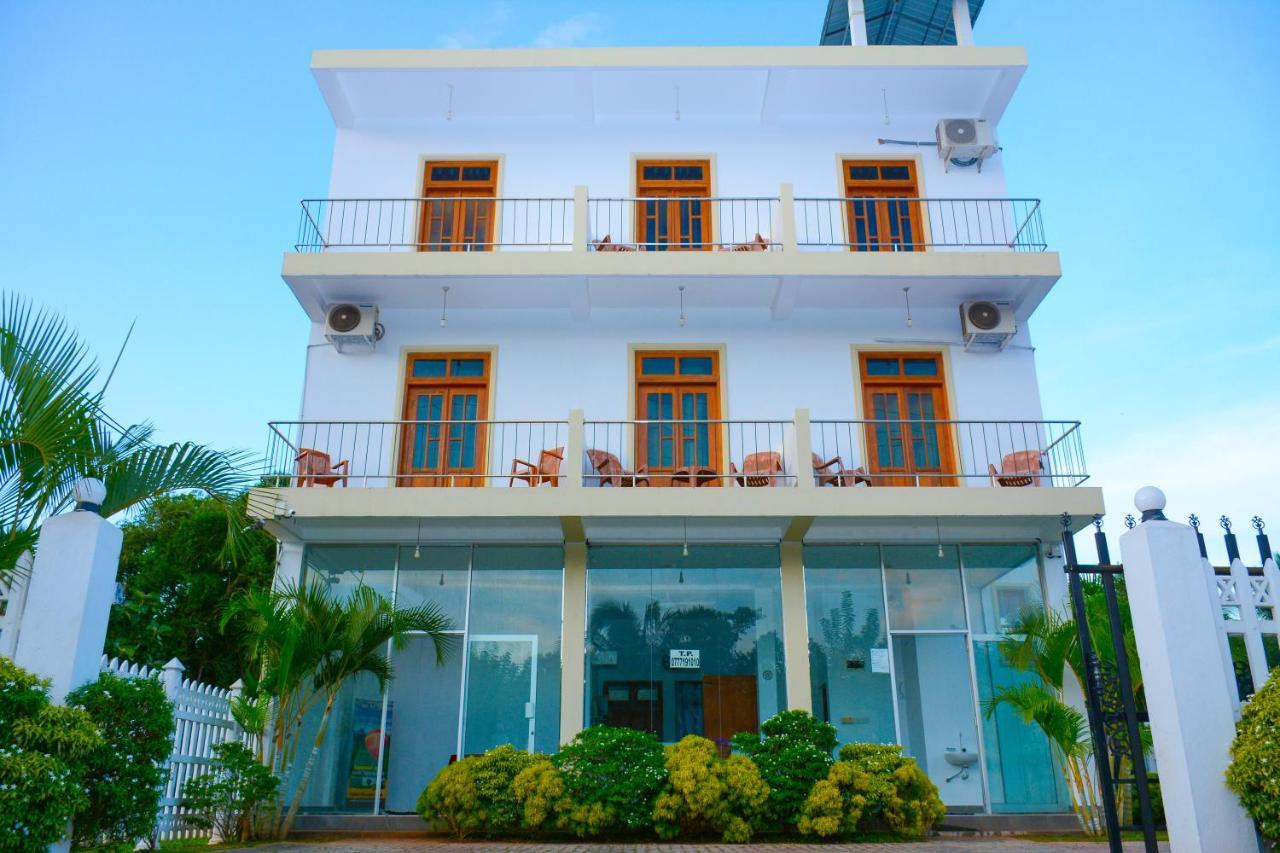 Hotel Kiyara Dambulla Exterior photo
